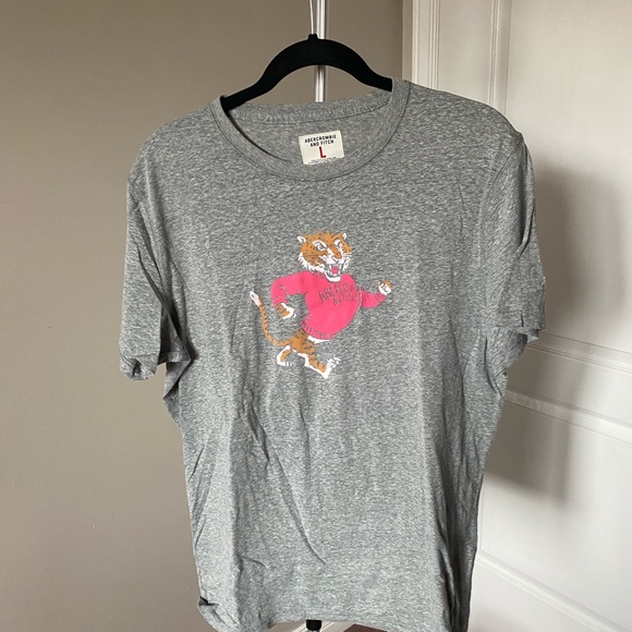 Abercrombie and Fitch Tee - Picture 1 of 6